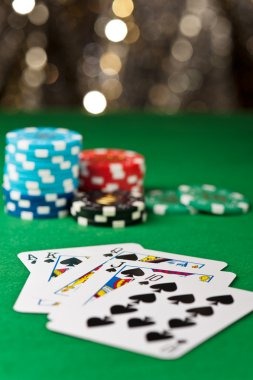 pisangemas4d mobile app interface showing live-dealer tables and sports betting options